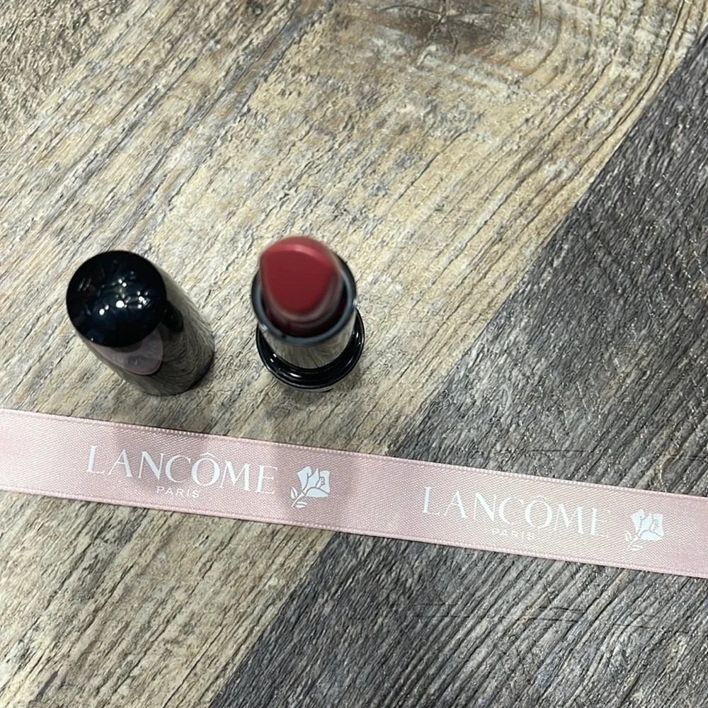 Lancôme color design lipstick 340- all done up(cream)